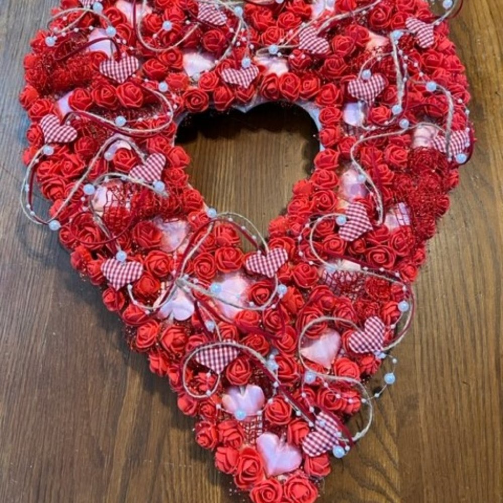 LITE PINK & RED ROSE WOOD HEART WREATH - Picture 9 of 9